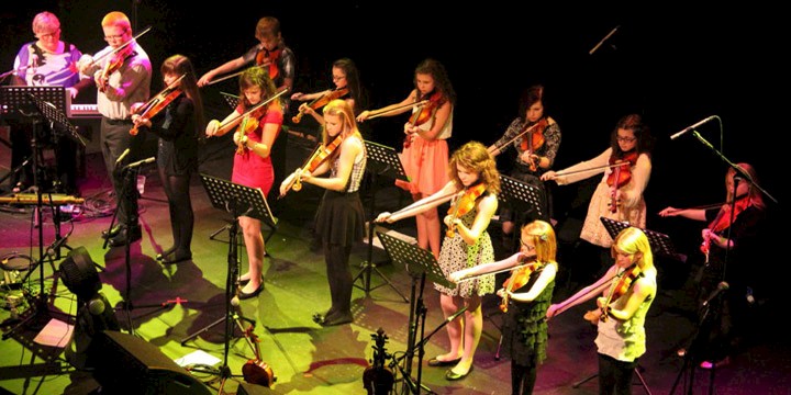 Eunice Henderson and the South Mainland Young Fiddlers